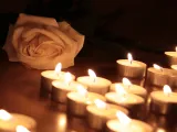 Rose im Kerzenschein (Foto: David Jufer)