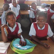 Waisenkinder in Kitwe, Sambia, wird Schulbesuch erm&ouml;glicht.