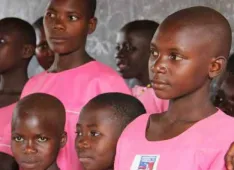 Schulkinder in Kiwenda, Uganda